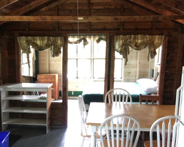 Cabin D dining:bedroom